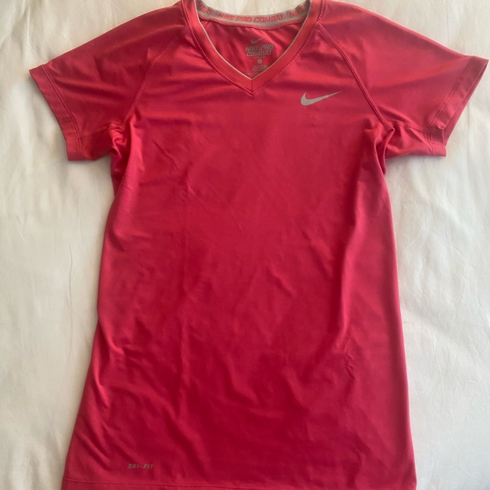 2/20🎉 Pink Nike Pro Combat Fitted Workout Top